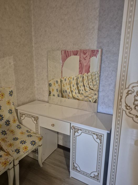 Продам спальный гарнитур