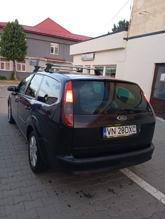 Vând Ford focus.