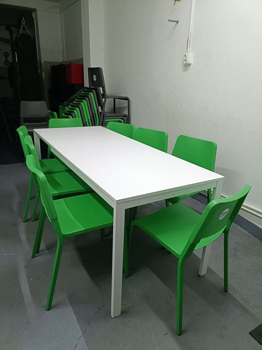 Set masă extensibilă cu 8 scaune