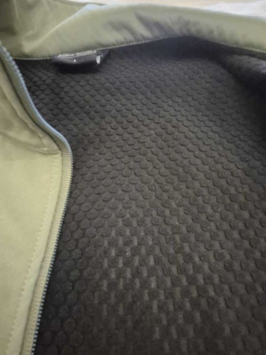 Softshell / Jacheta rezistenta la intemperii - marimea L