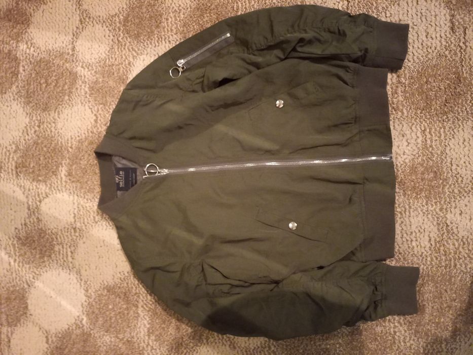 Куртка хаки цвета, размер S