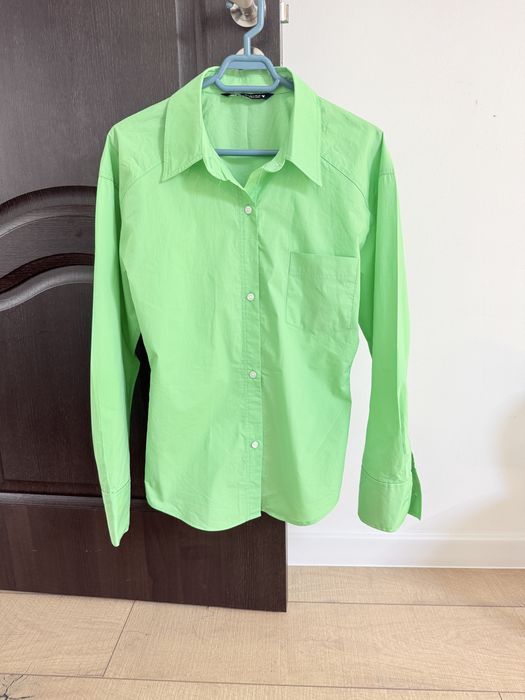 Camasa verde Zara.