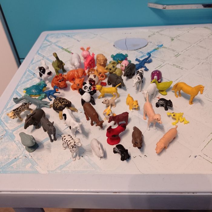 Лот с малки животни