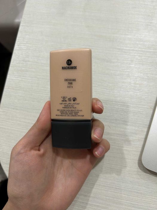 Huda Beauty Easy Blur — тональный крем, новый, оригинал (США)