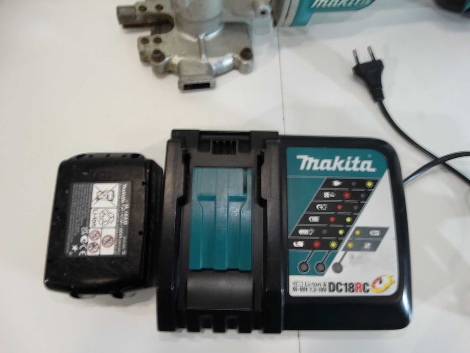 Makita DSC 250 - Акумулаторна резачка за арматура
