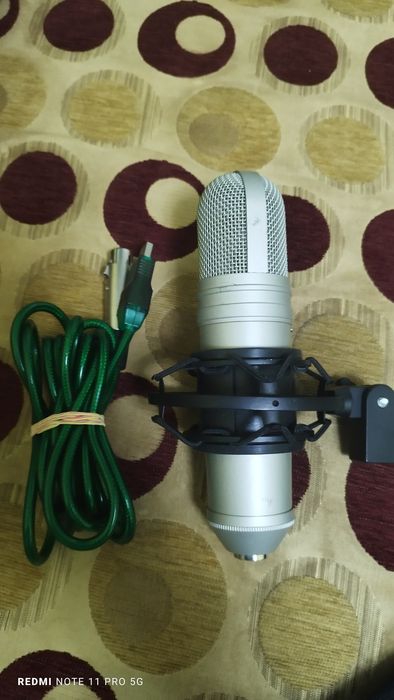 Microfon profesional pentru studiou