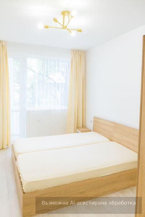 Дава се под наем Двустаен апартамент в Варна, Център - 65 кв.м за 598.23 € - Снимка #2