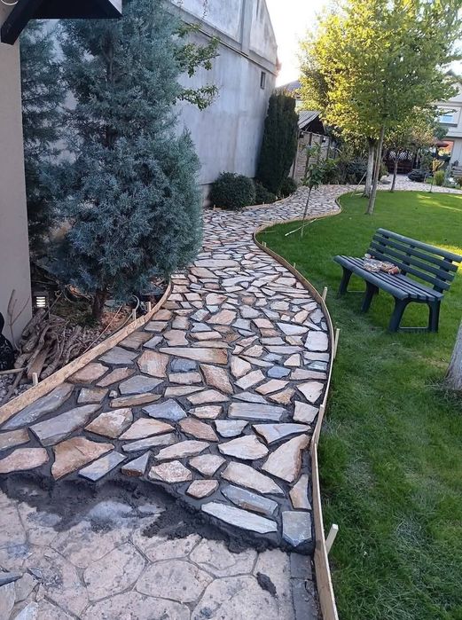 Piatră Naturală de Munte 100% Naturală
- Ideală pentru alei, terase, s