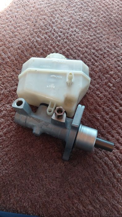 Спирачна помпа+казанче bmw e46 320d