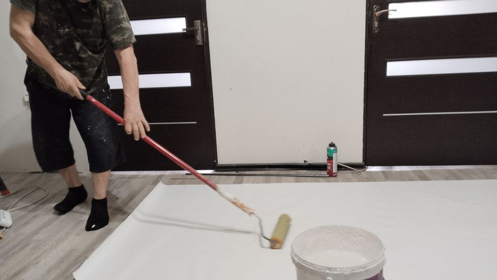 Поклейка обоев,левкас