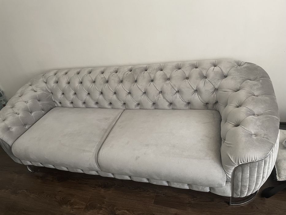 Canapea  fixa utilizata 6 luni  nu negociez nu accept schimburi