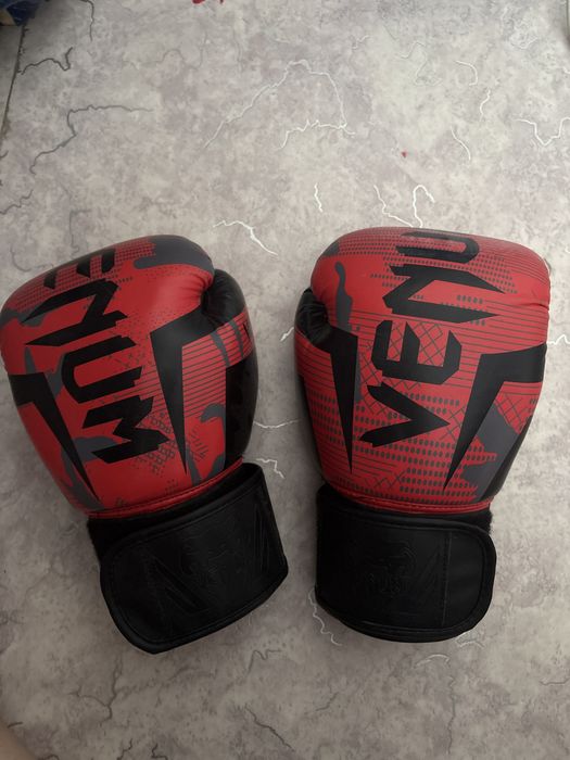 Перчаткиии VENUM