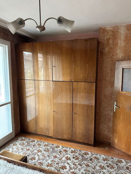 Старинни мебели в добро състояние-гардероби, маси, столове, дивани