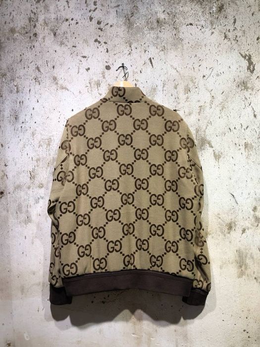 Якета на Gucci , Essentials и други