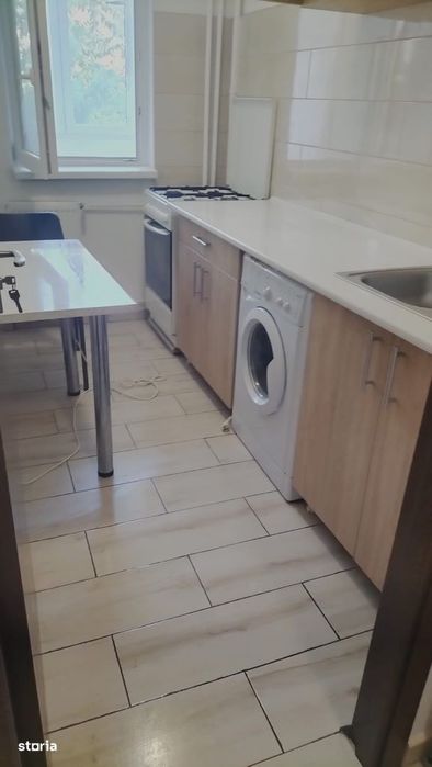 Garsoniera decomandata spatioasa cu balcon in Tineretului