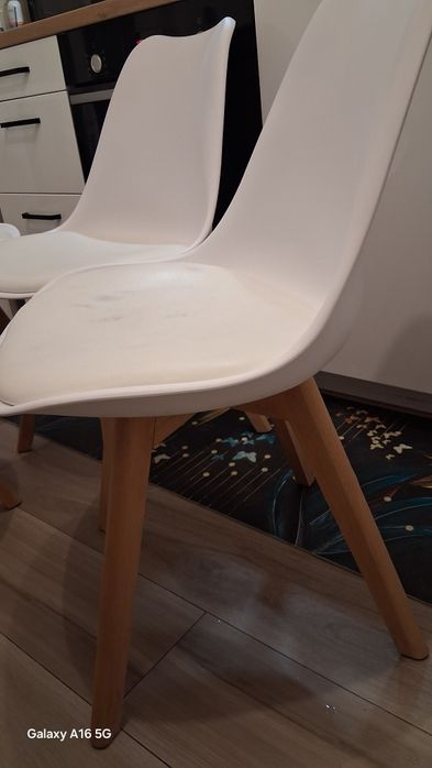 Vand 4 scaune, folosite 1 luna