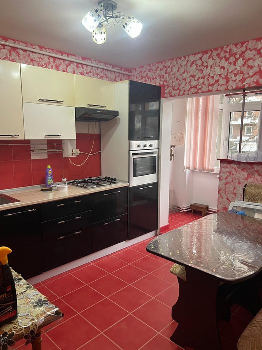 Închiriez apartament