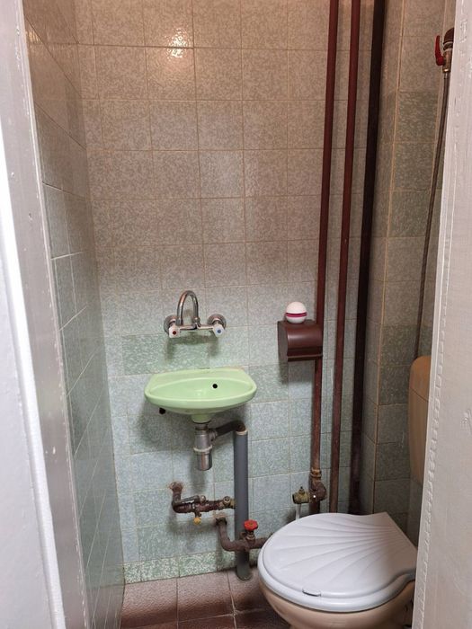 Дава се под наем Двустаен апартамент в Плевен, Сторгозия - 80 кв.м за 306 € - Снимка #13