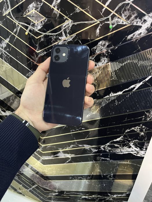 Продам телефон айфон 12 64Gb