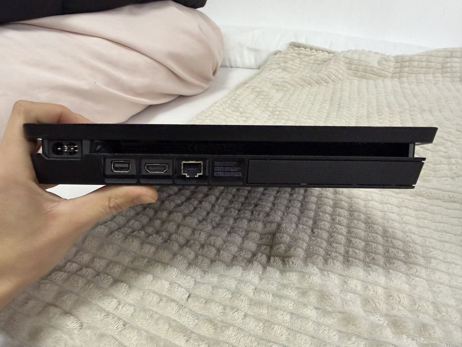 Playstation 4 slim