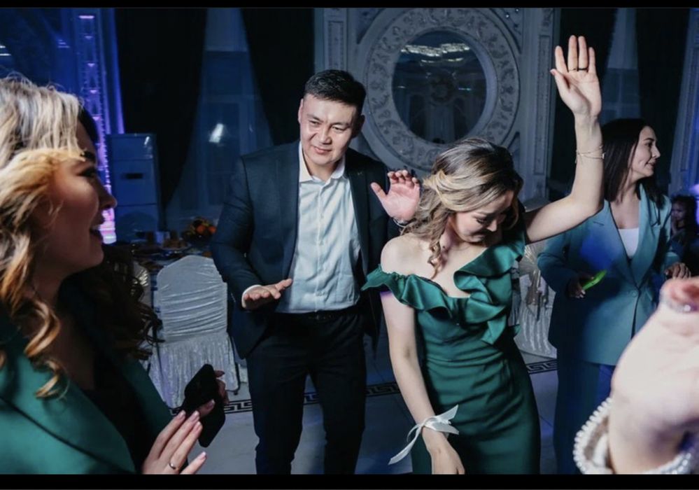 Платье изумрудное