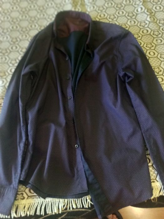 Продавам мъжки ризи.