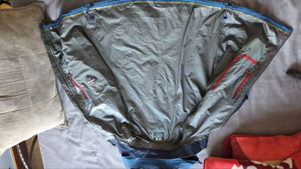 Оригинальная ветровка K2