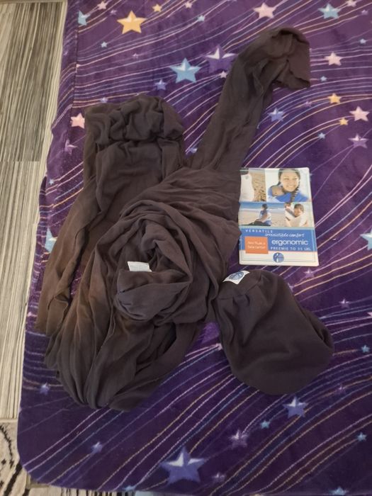 Vand wrap elastic foarte putin folosit fetita mea nu a vrut sa stea in el