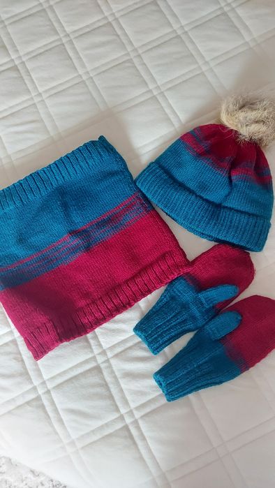 Продам набор: шапка, снюд и варежки.