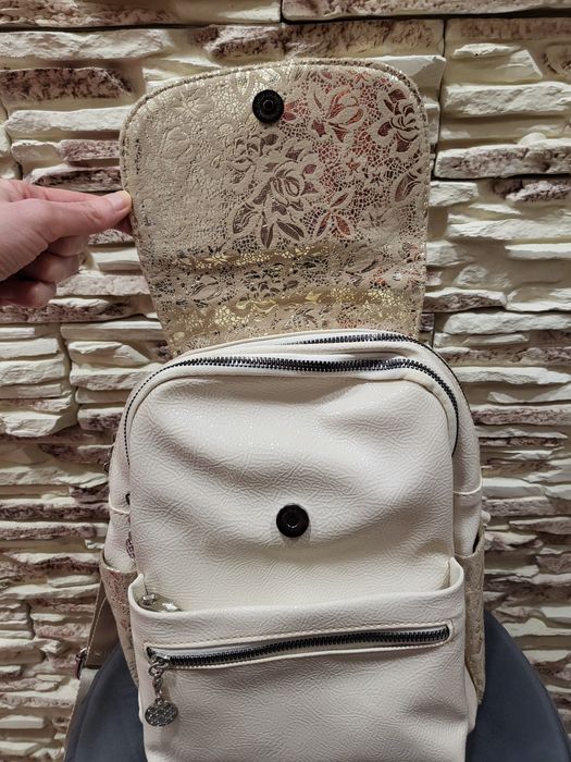 Страхотна Дамска раница