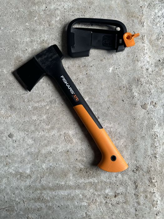 Брадва за къмпинг и турузъм FISKARS X7
