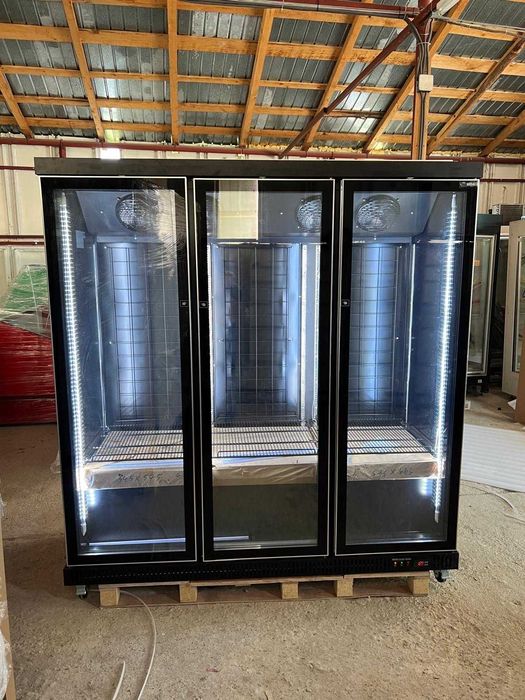 Vitrina cngelator vertical 3 uși 1800L -20°C cu agregat intern