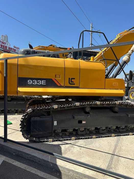 Гусеничный экскаватор LiuGong CLG933E