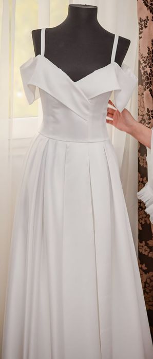 Vând rochie de mireasă din tafta cu  maneci detasabile,  S-M, alb