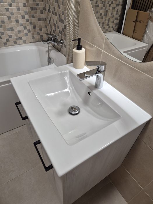 Dulap de baie+chiuveta+baterie stare impecabila