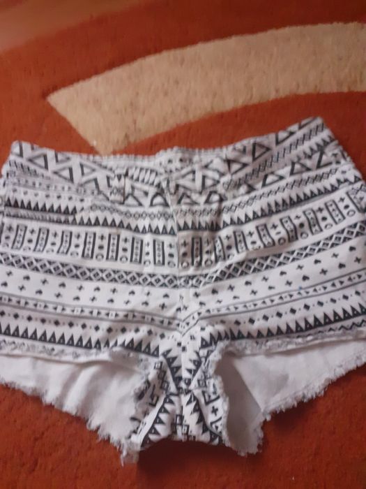 Pantaloni  scurți nr38