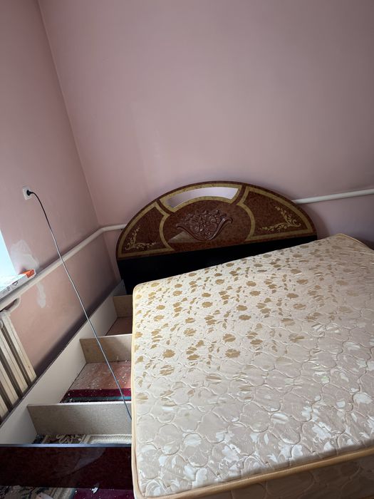 Двуспальная кровать