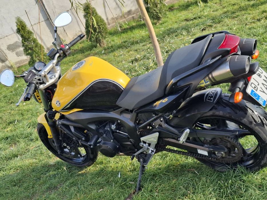 Detalii
Vând yamaha fz6 s2 naked 
Km 32000 
An 2009