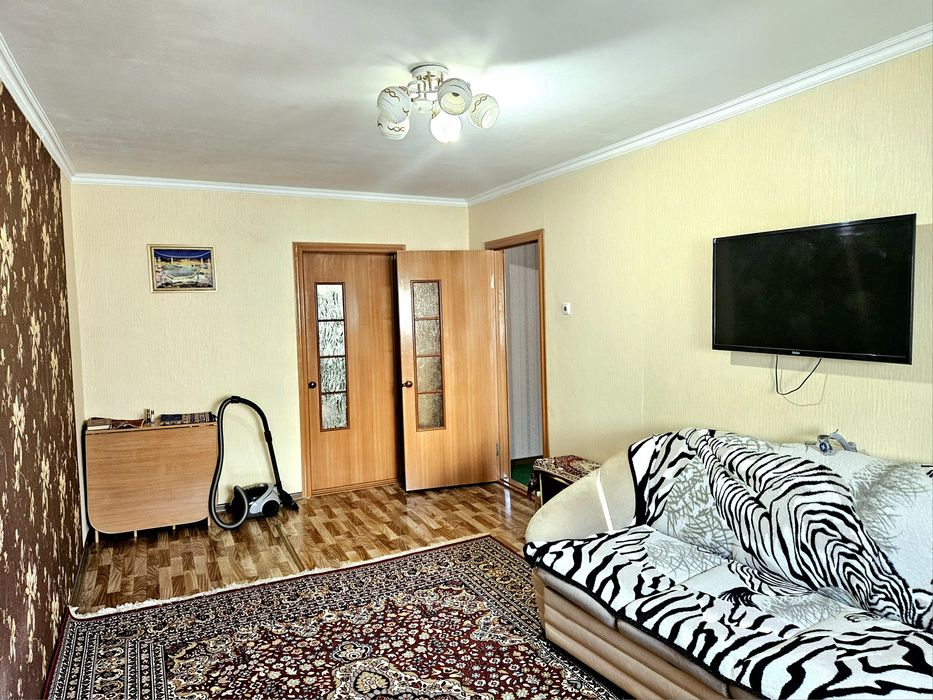 2 ком. Кв. 2-этаж.Мира-67