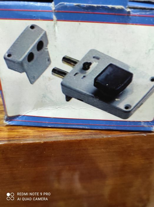 Замки дверные накладные