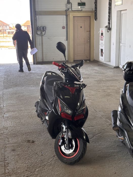 Скутр М8 ПРО 150 кубов на УЧЕТЕ СТОИТ