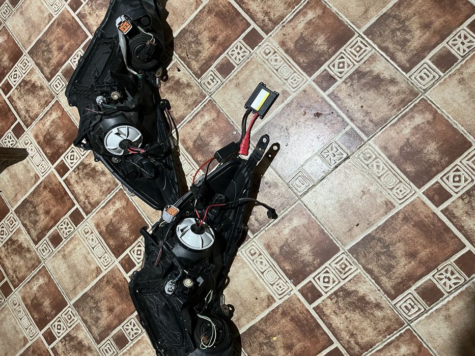 Dezmembrez subaru,Faruri subaru  legacy