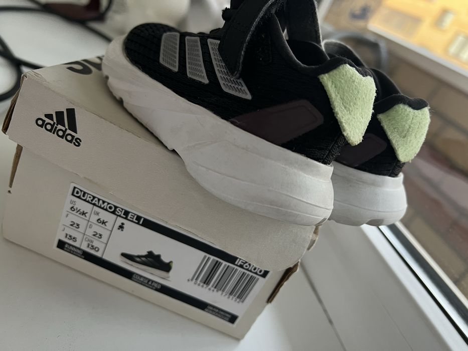 Летние кроссовки Adidas оригинал 23размер