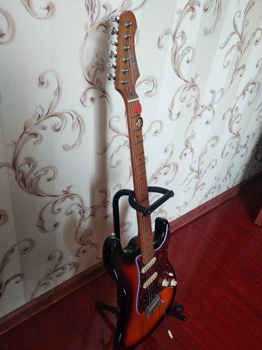 Продам электрогитару в комплекте