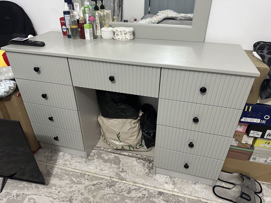 Продам туалетный столик