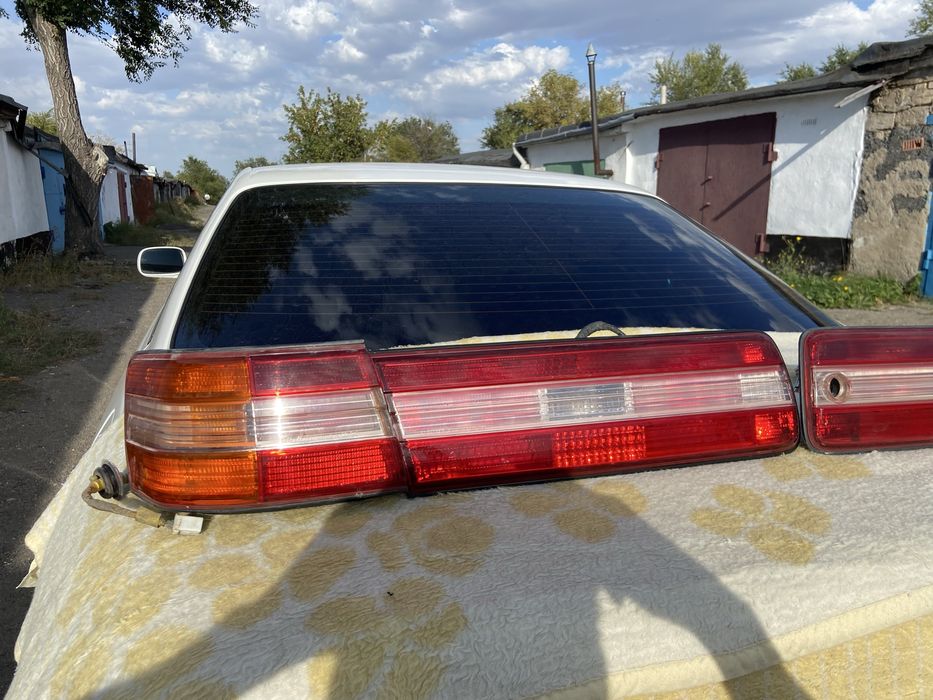 Продам задние фары на Марк 2 100кузов