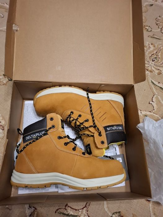 Продам зимние ботинки