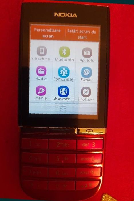 Telefon Nokia 300 cu butoane