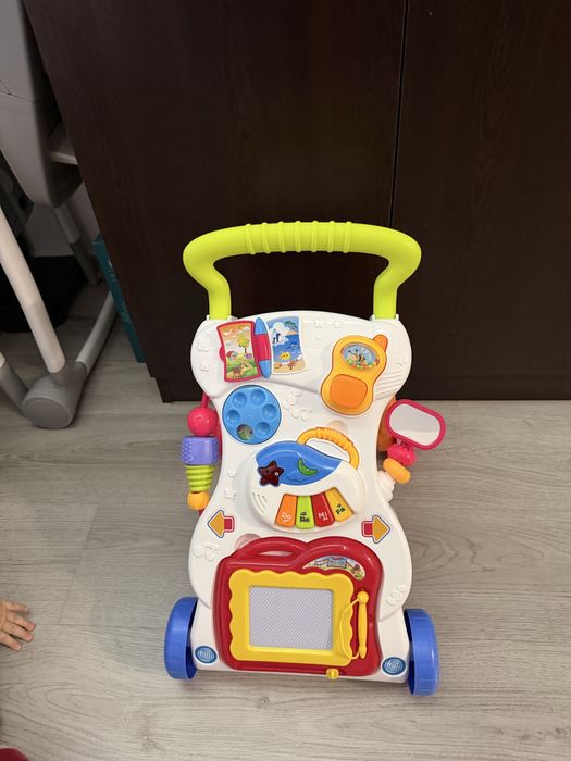 Музикална играчка за прохождане (бутане)