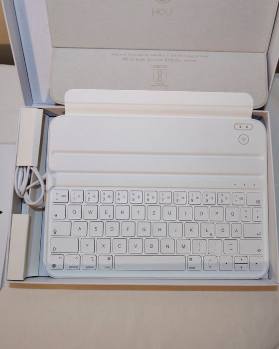 Husă tastatură Bluetooth HOU pentru iPad 10th & 11th Gen – Alb, Ergono